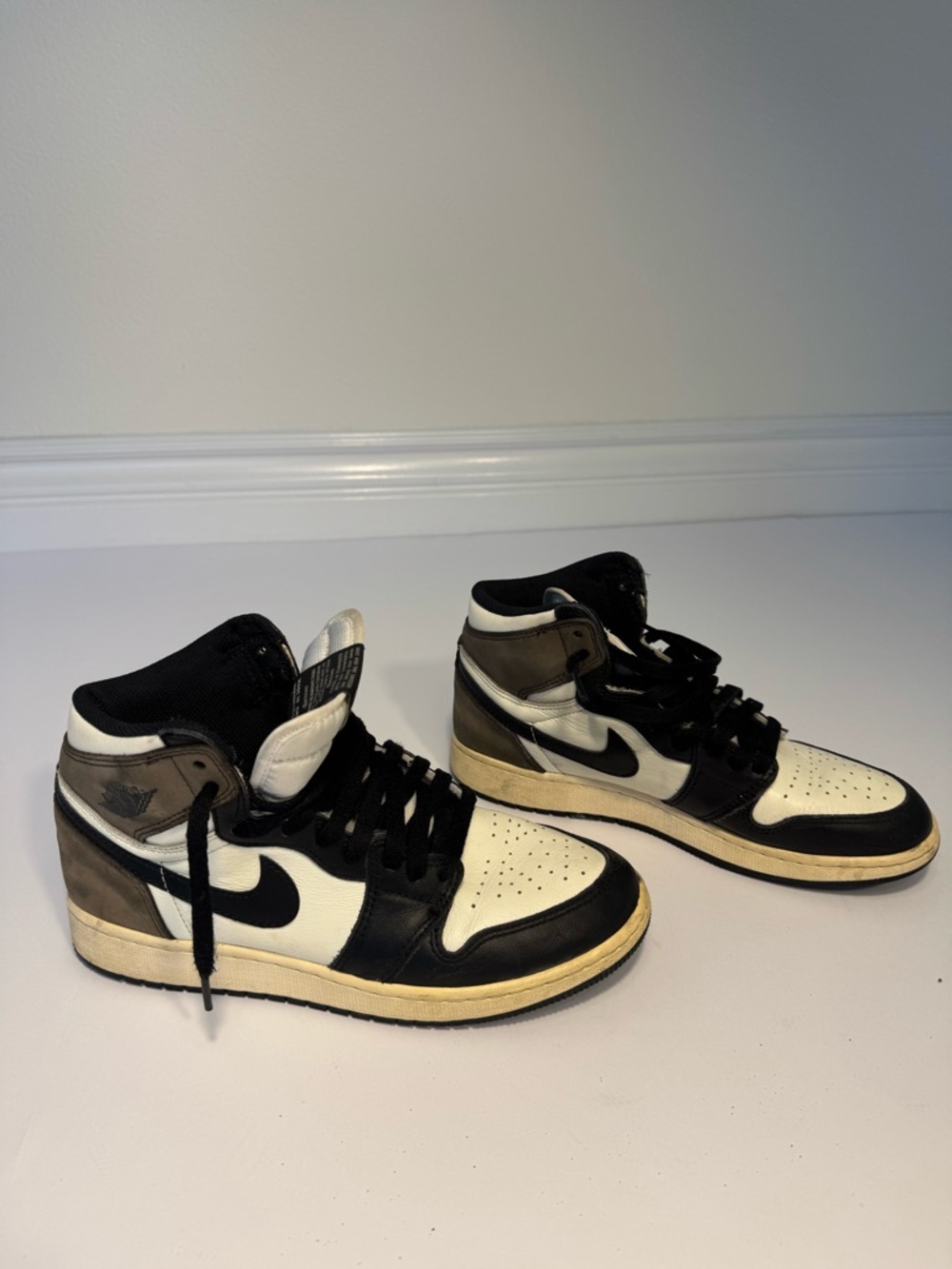 Nike Air Jordan 1 Mid GS White Black Brown 6.5Y Youth Women’s 8 Leather Sneakers